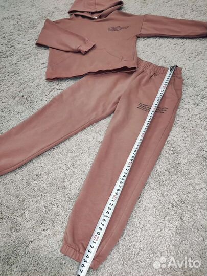 Легкий костюм на девочку 36р на рост 134 см