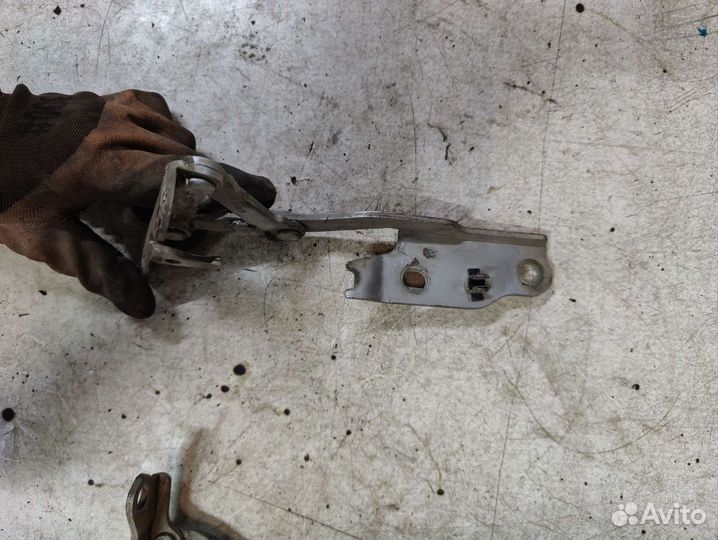 Левая Петля капота Hyundai sonata 4 EF