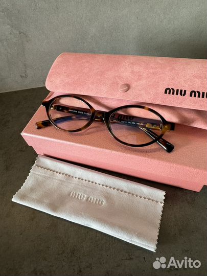 Солнцезащитные очки Miu miu