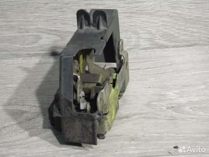 Замок боковой двери задний левый Renault Symbol