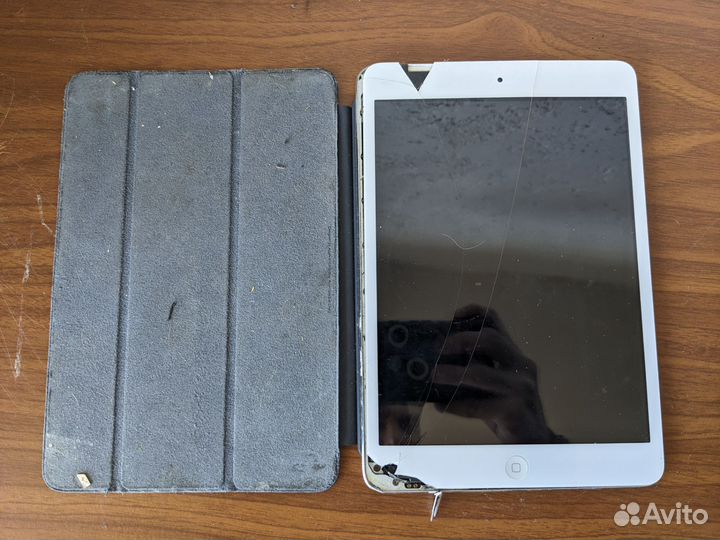 Первый iPad mini A1455 на запчасти