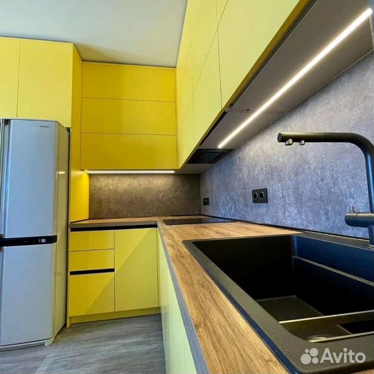 Кухня в потолок на заказ