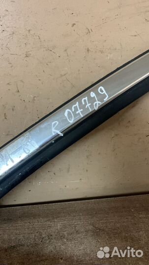 Молдинг заднего правого стекла Audi A8