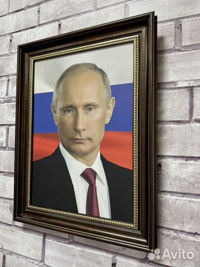 Портрет В. В. Путина 39х50 см, на холсте в багете