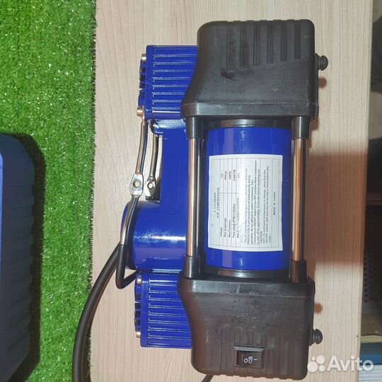 Автомобильный компрессор 12V (кр6903)