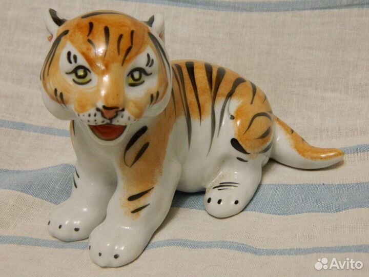 Статуэтки фарфор, фаянс