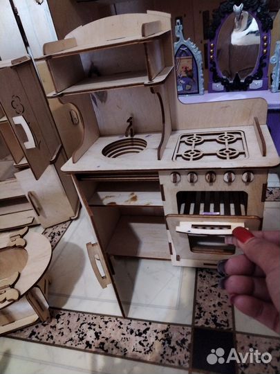 Большой кукольный домик деревянный с мебелью