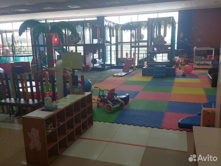 Администратор детского центра