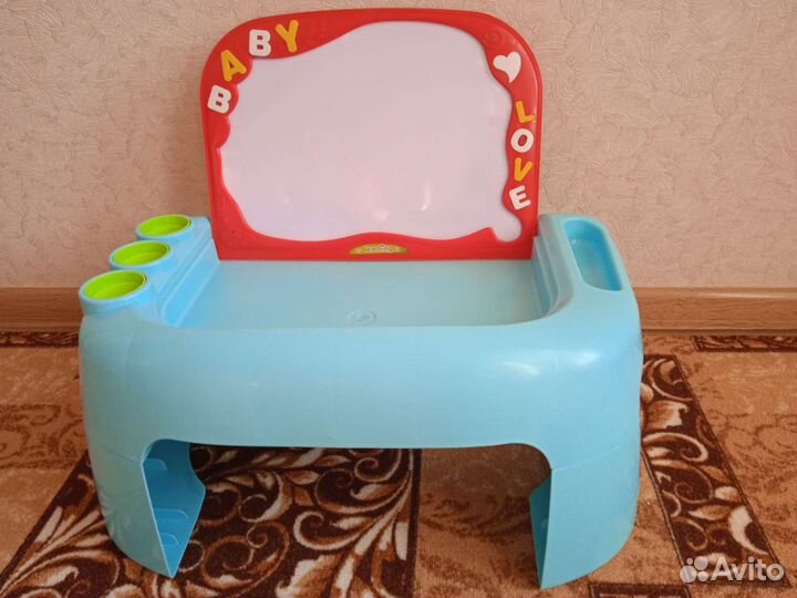 Столик для рисования и игр для малышей