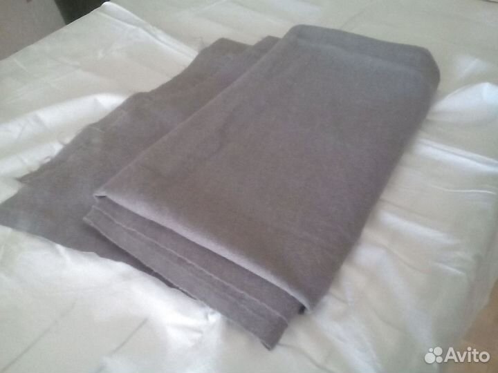 Отрез шерстяной ткани.140х75