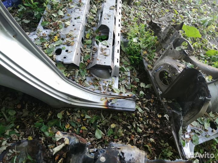 Рено сценик 2 заднее правое крыло