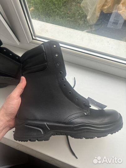 Ботинки с высокими берцами