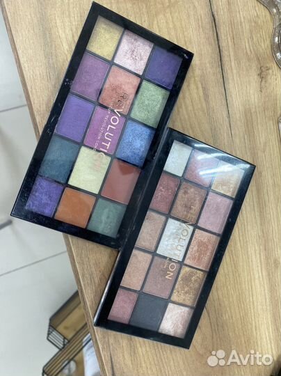 Тени для век revolution