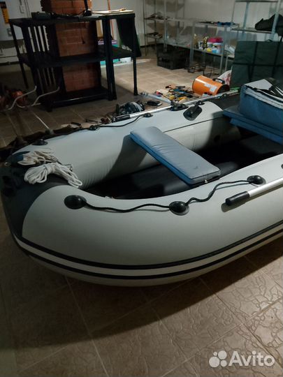 Лодка надувная трёх местная