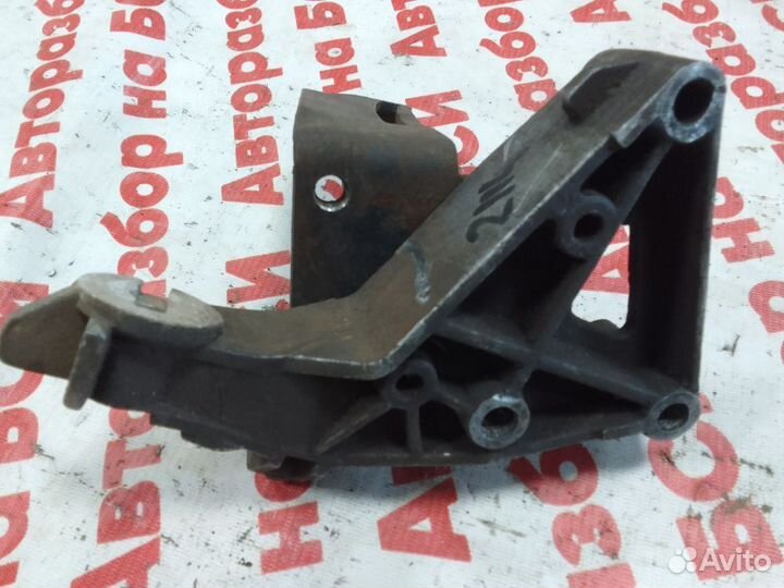Кронштейн опоры двигателя правый LADA 2111