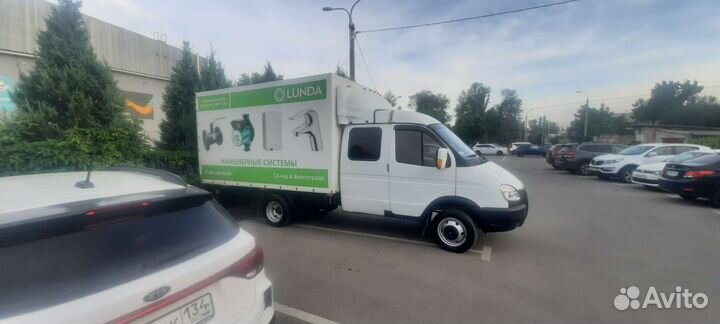 Водитель на своём грузовом авто