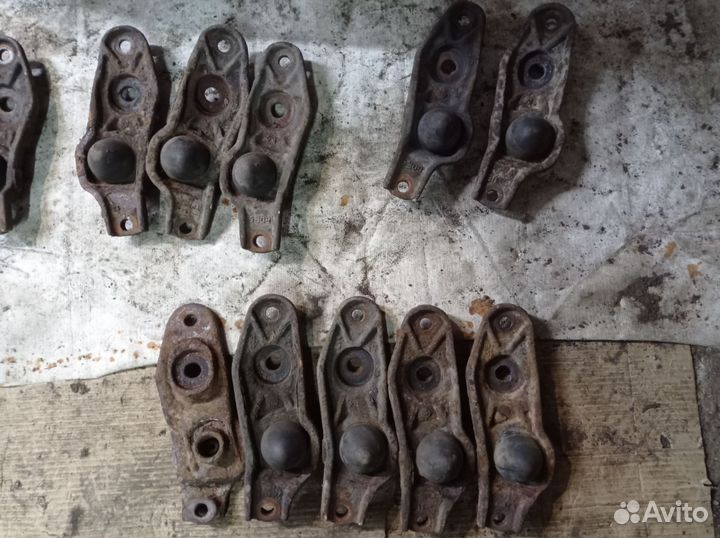 Кронштейн крепления амортизатора Фольксваген т-4