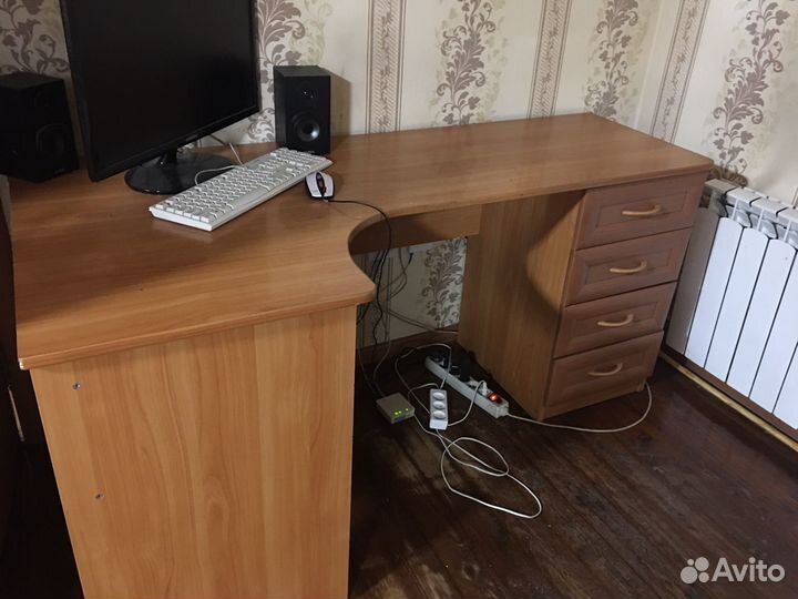 Компьютерный стол