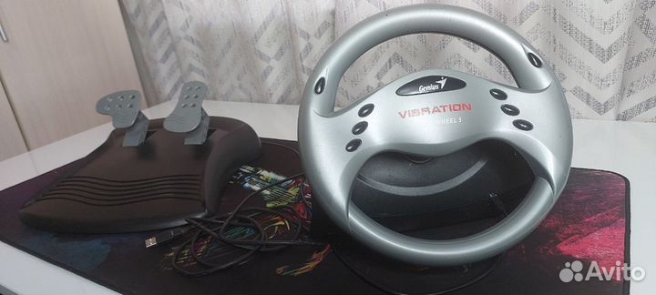 Игровые руль и педали Genius