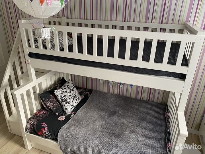 Двухъярусная кровать бу с матрасами