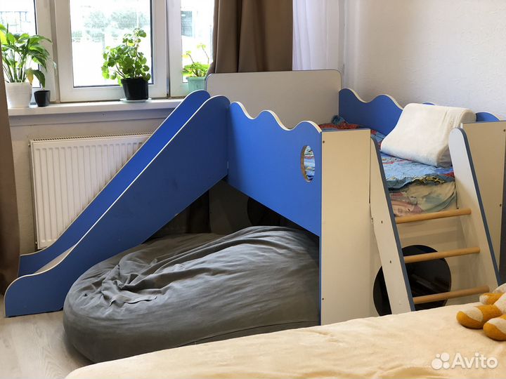 Детская кровать с горкой