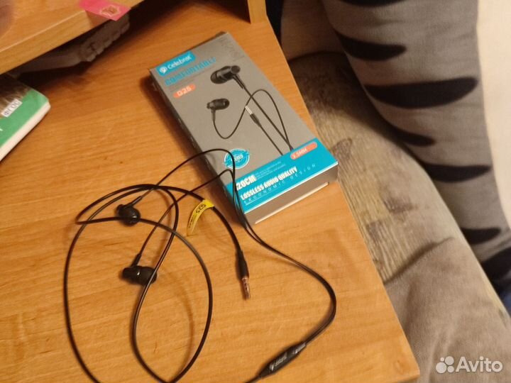 Проводные наушники