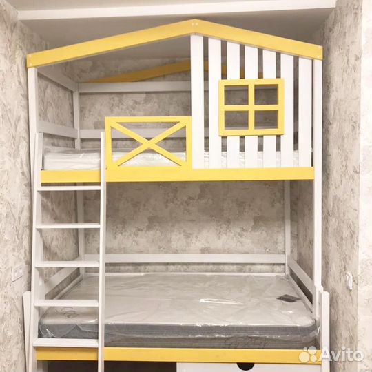 Детская кроватка домик