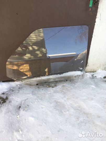 Стекло водительской двери на фольксваген Т4