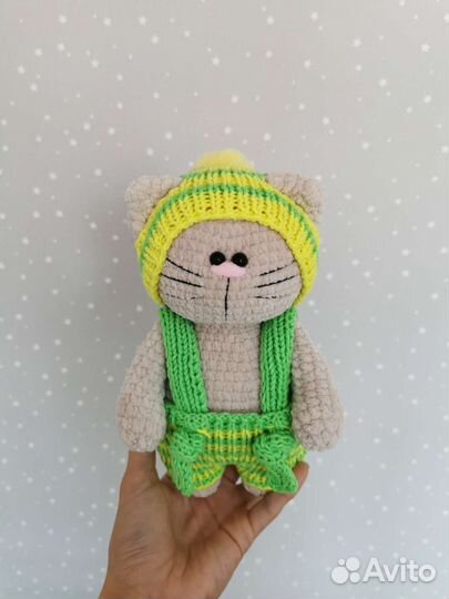 Вязаная игрушка Котик