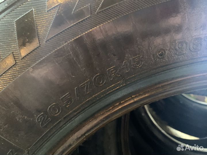 Bridgestone Blizzak Spike-01 205/70 R15