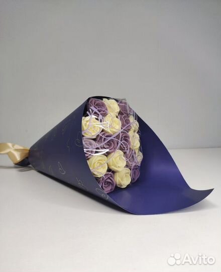 Букет - 19 Роз из Белого Шоколада