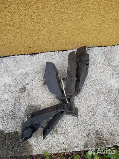 Бмв электронная педаль газа