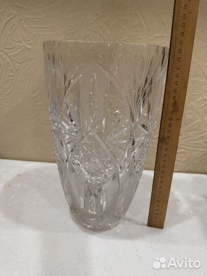 Большая красивая хрустальная ваза