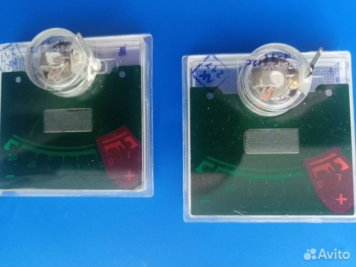 Стрелочные индикаторы 2 шт