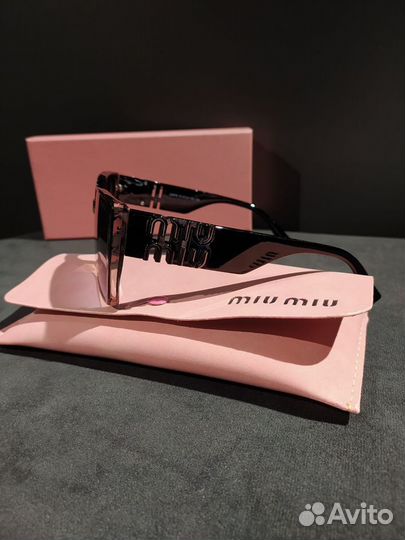 Солнцезащитные очки женские Miu Miu