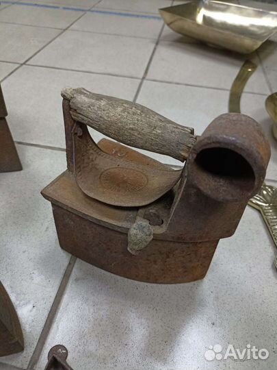 Утюги старинные на углях. Клеймо.чугун