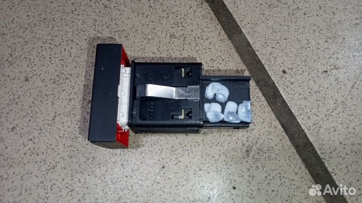 Кнопка аварийки Volkswagen Polo.Оригинал.бу