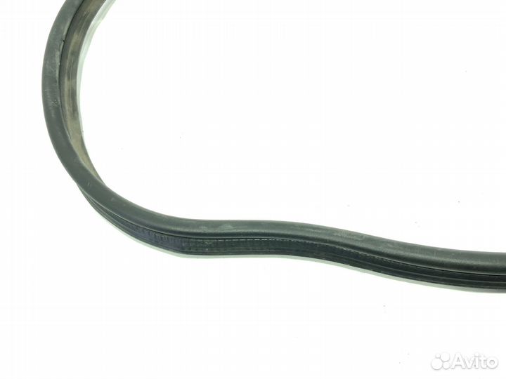 Уплотнитель крышки багажника Lexus Ls600H UVF45