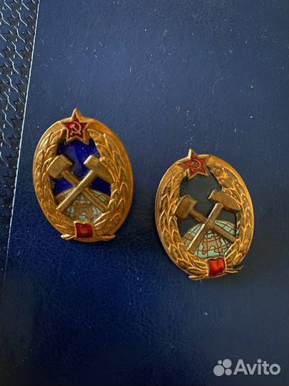 Знак за окончание горного института