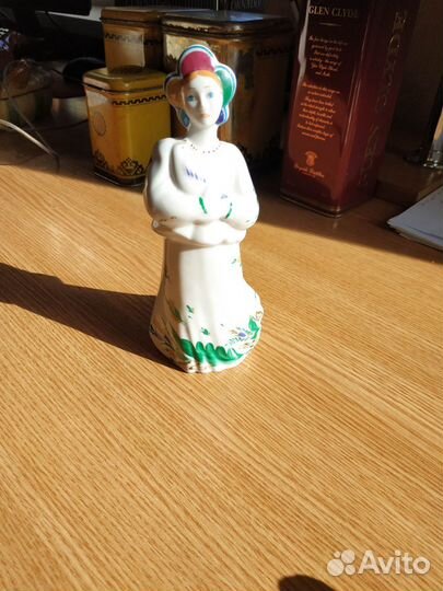 Статуэтка Катюша с голубем лфз