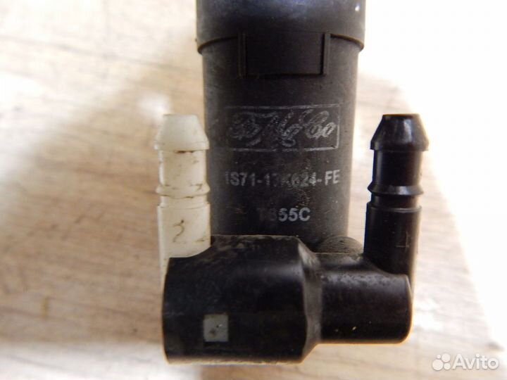 Насос омывателя стекла Ford Focus 2