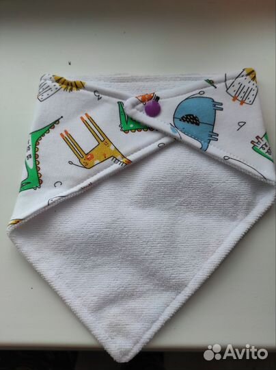 Наколенники для детей и слюнявчик