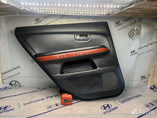 Обшивка задняя левая Lexus rx300 rx330 rx350 rx400
