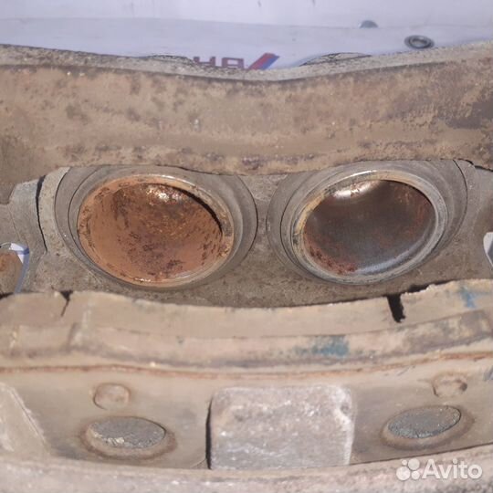 Суппорт передний левый 4WD hyundai grand starex