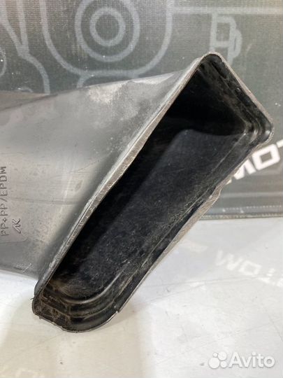 Патрубок воздушного фильтра Audi Allroad C5 BAS