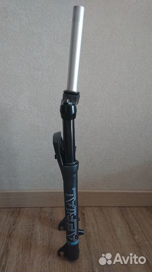 Воздушномасляная вело вилка RST Aerial 27.5 TnL