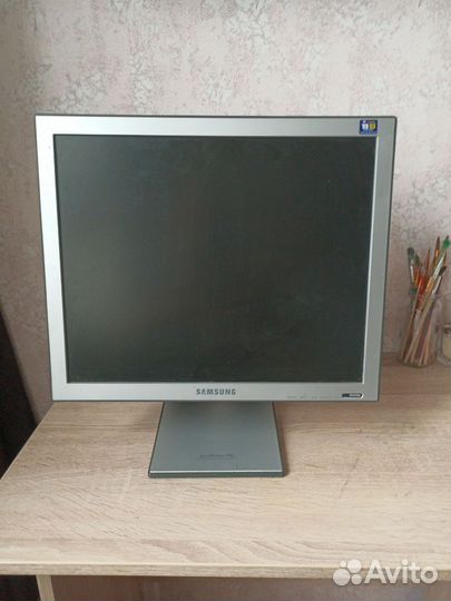 Монитор Samsung 750B