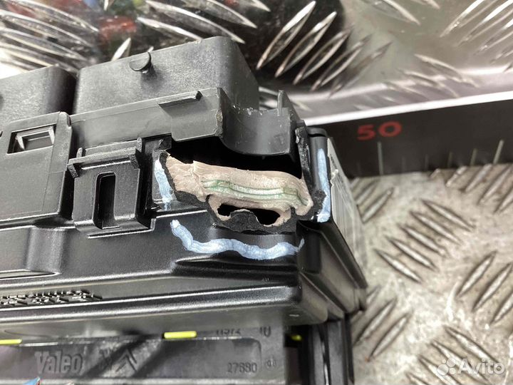 Блок предохранителей Peugeot Expert