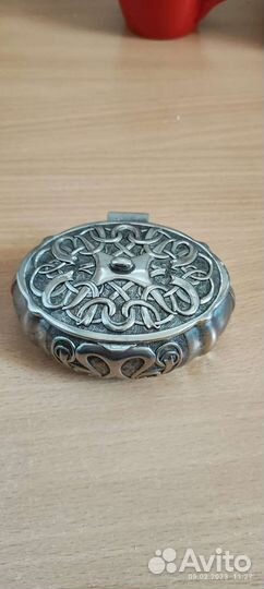 Шкатулка металлическая