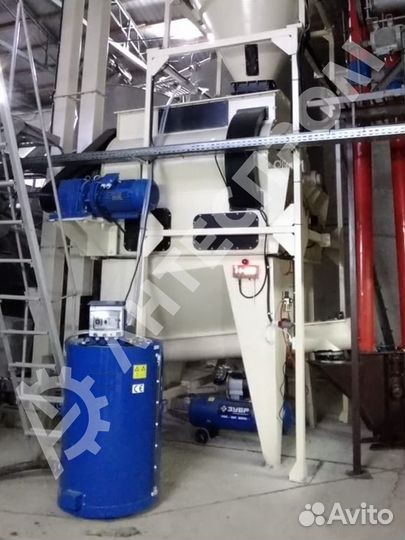 Смеситель для комбикормов горизонтальный